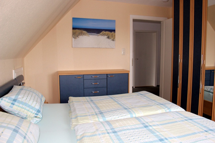 Schlafzimmer mit  2m x 2m Bett