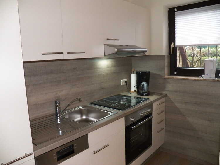 Neue Küche mit Spülmaschine