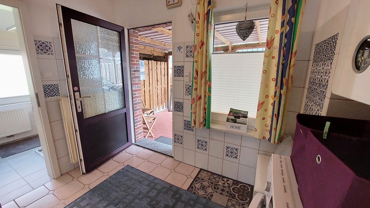 2. Hauseingang beim Carport