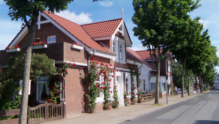 Gästehaus-Rosenhof im Zentrum von Wyk.Mit Ferienwohnungen in verschiedenen Größen und Preislagen.