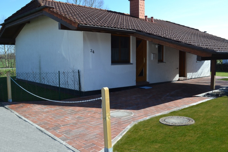 Carport vor der Eingangstüre