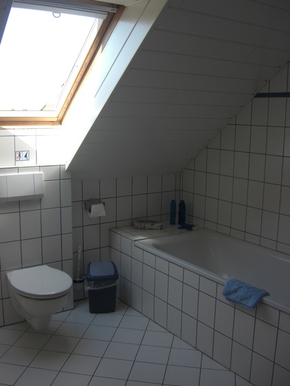 Badezimmer mit Dusche,WC, Badewanne