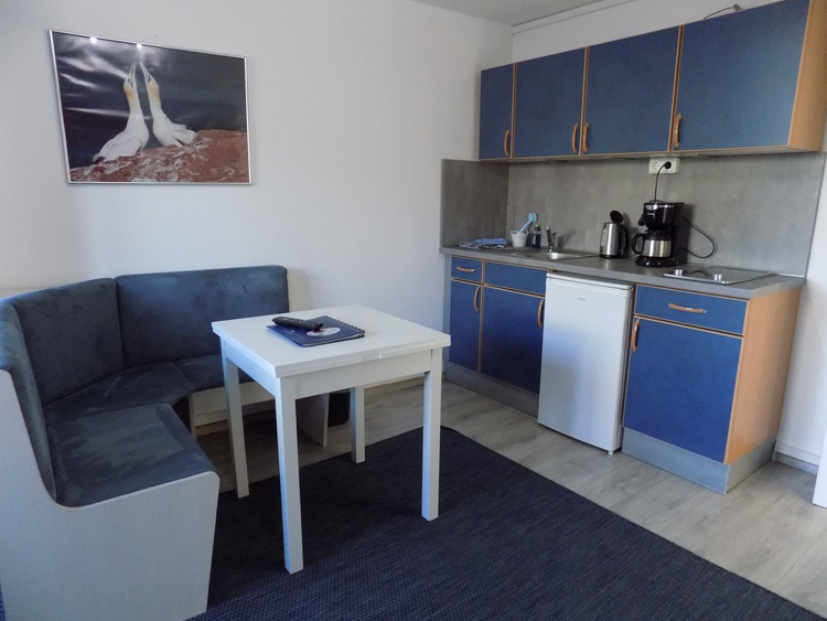 Küchenzeile mit Essplatz