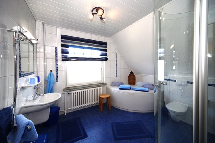 Großes Badezimmer