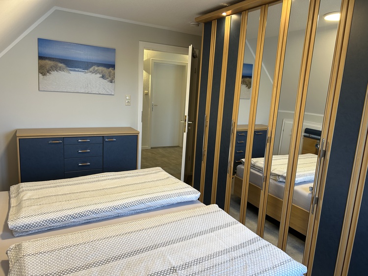 Schlafzimmer / 2m x 2m Bett