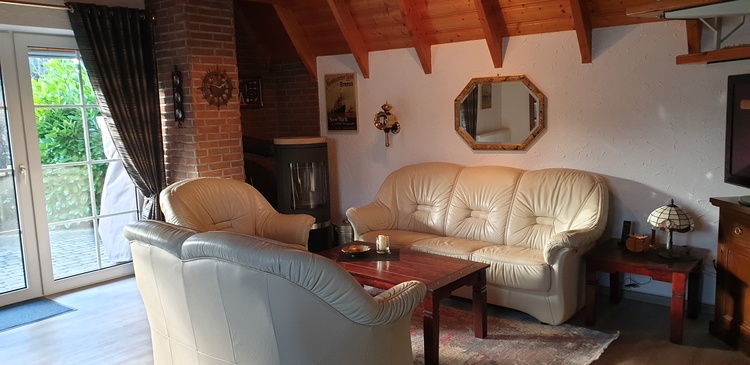 gemütlicher Sitzbereich mit Kaminofen