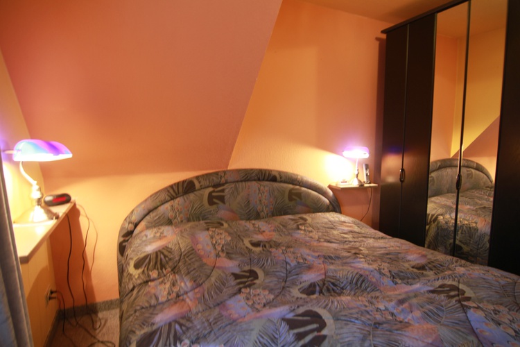 schlafraum 1 mit doppelbett + fernseher