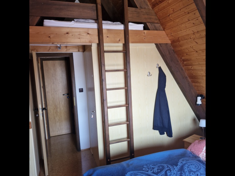 Ein Schlafzimmer mit Schlafkoje