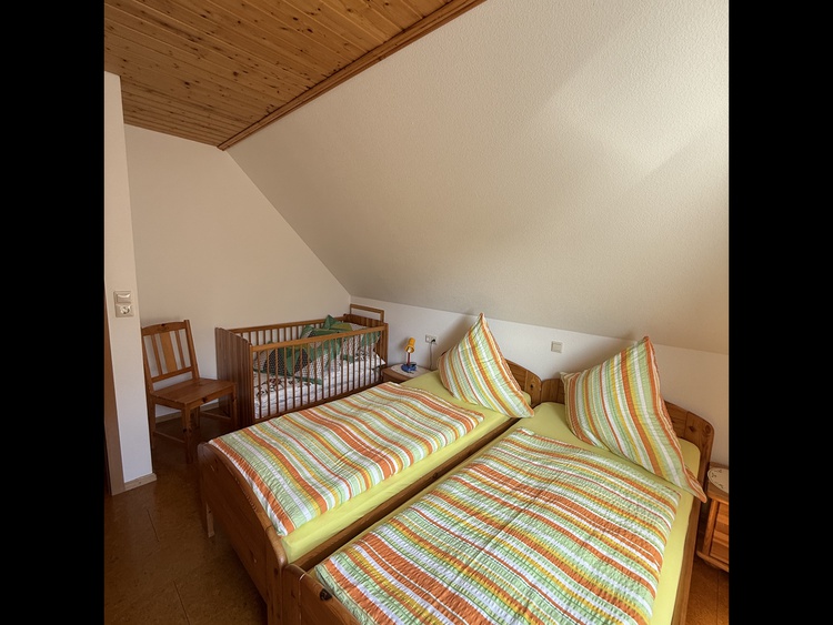 Schlafzimmer 1