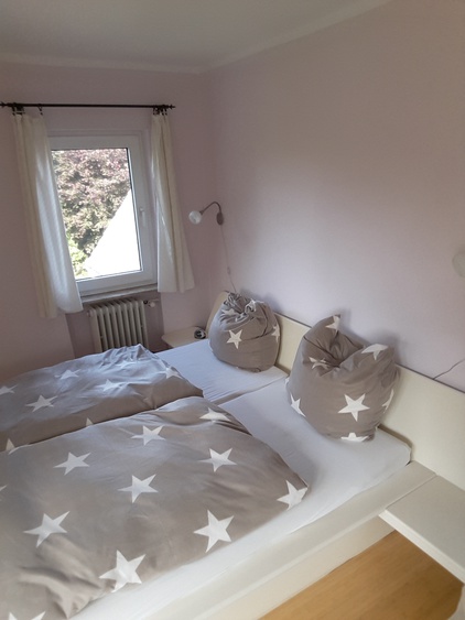 Schlafzimmer 1Doppelbett (180x200cm)