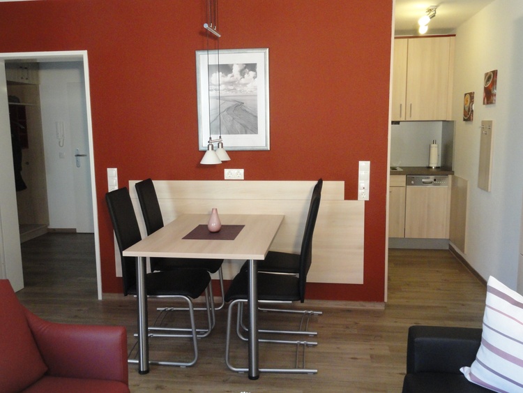 Essbereich mit Blick zur Küche