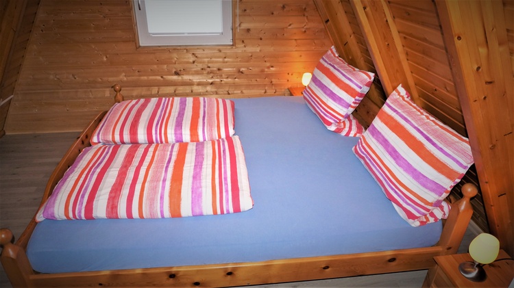 Im Oberschoß befinden sich 2 Schlafzimmer