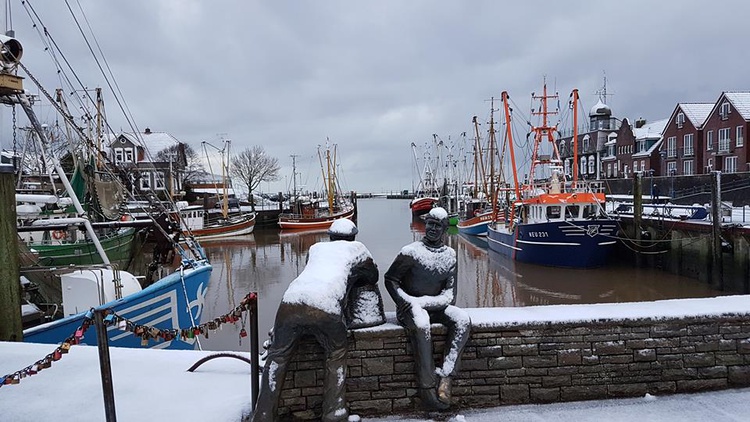 Hafen Neuharlingersiel im Winter