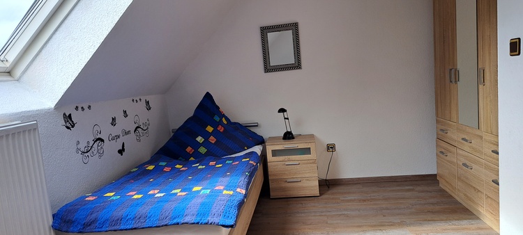 Schlafzimmer mit 2 Einzelbetten 1. OG