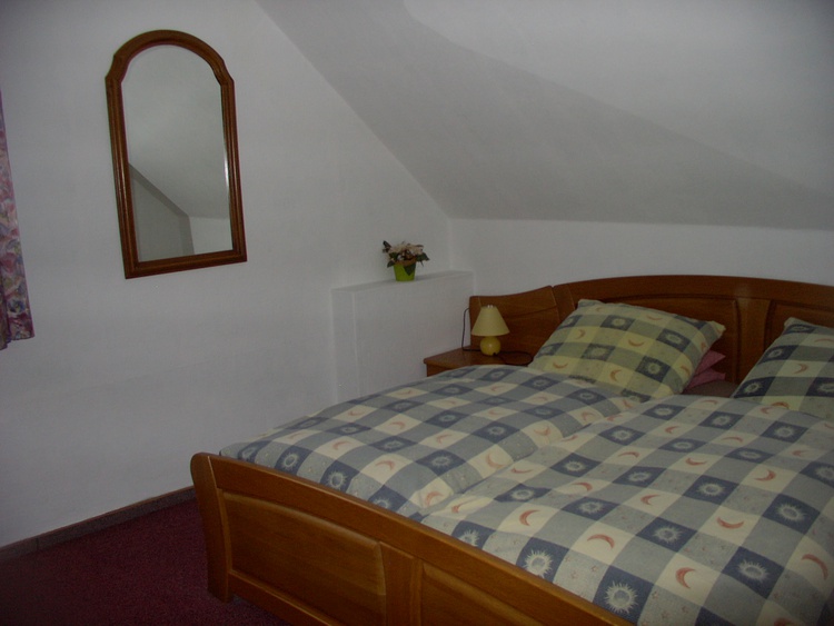 Schlafzimmer 2