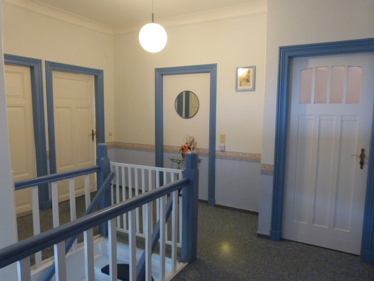 Treppe und Flur im 1. Stock