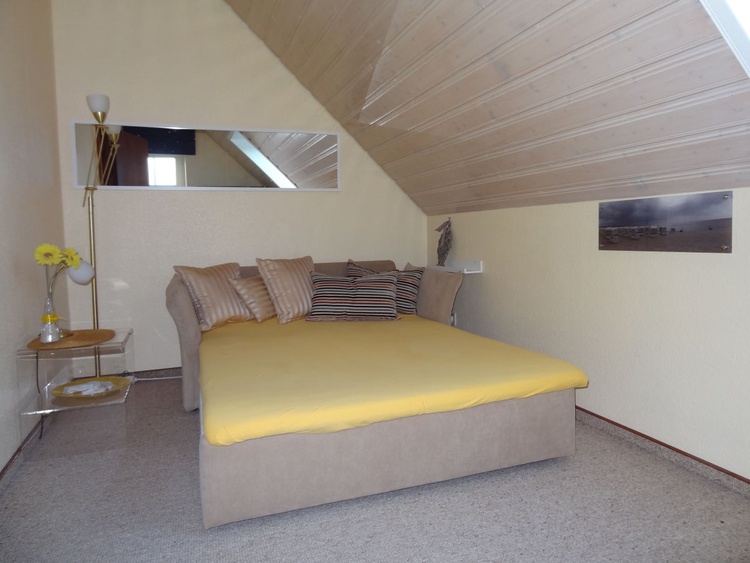 Lese-/Fernsehzimmer mit weiterer Schlafmöglichkeit.