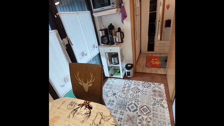 Küche Richtung Balkonausgang