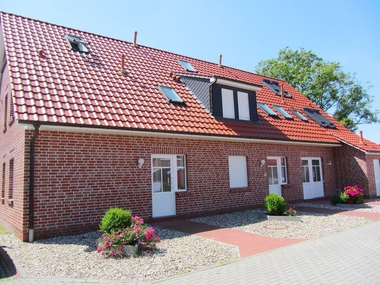 Außenansicht - Eingang in der Mitte