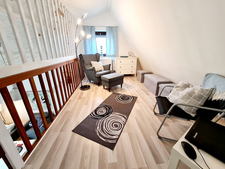 Gemütliche Leseecke auf der offenen Galerie