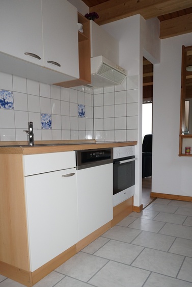 komplett eingerichtete Küchenzeile