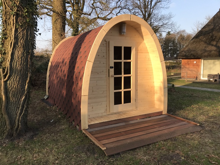 Saunahaus neben dem Badesee der Ferienanlage