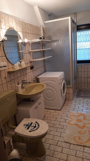 Badezimmer 1. OG Badezimmer 1. OG