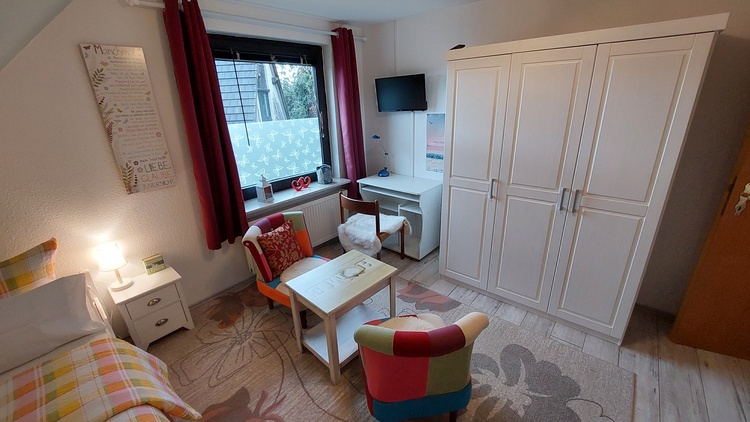 2-Bett Zimmer, Schreibtisch TV 2-Bett Zimmer, Schreibtisch TV