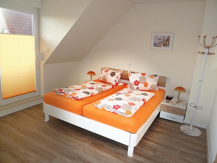 Masterschlafzimmer mit Balkon und Deichblick Masterschlafzimmer mit Balkon und Deichblick