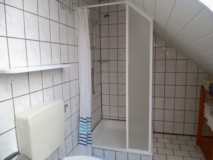 Bad mit Dusche Bad mit Dusche