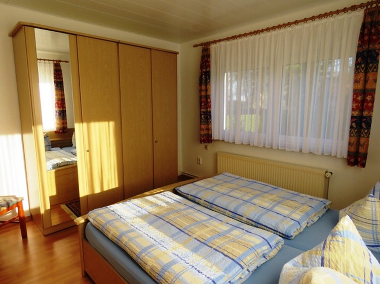 Schlafzimmer 2 mit 2 Betten