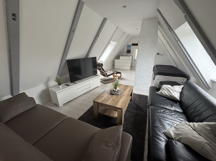 Wohnzimmer im DG, mit SAT-TV und zus. Bett 90x200cm