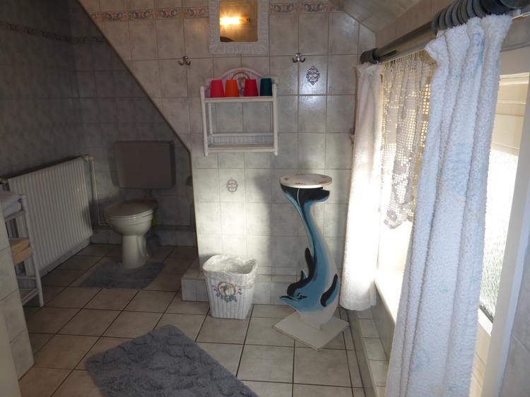 Duschbad mit 1qm großer Duschwanne Duschbad mit 1qm großer Duschwanne