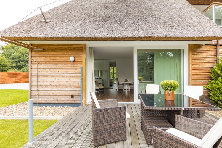 Blick zum Wohnbereich über die Terrasse Blick zum Wohnbereich über die Terrasse